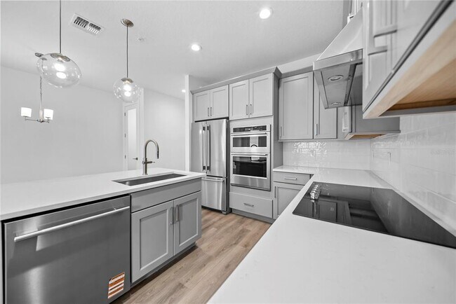 Building Photo - 1856 Crowncrest Dr