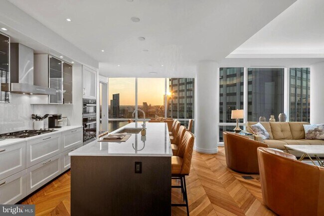 Primary Photo - 300 International Drive