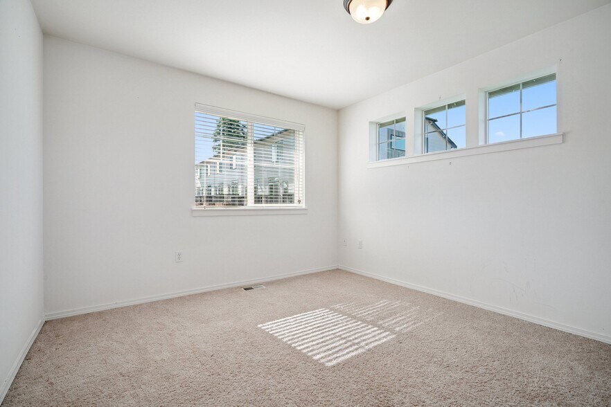 Building Photo - 15 164th St SW