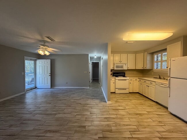 Building Photo - 3/1 Quiet Country Home in Graceville