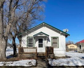 Building Photo - Updated Two Bed One Bath Home