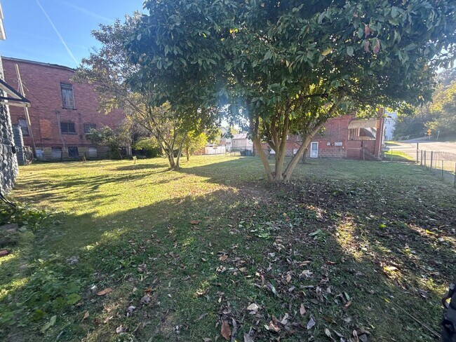 Building Photo - **3-Bedroom, 2-Bathroom House for Rent**