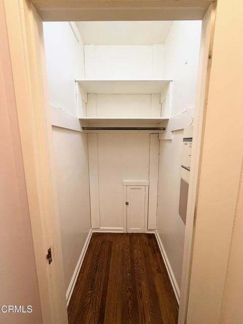 Building Photo - 590 S Oakland Ave