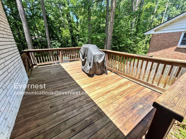 Building Photo - 1584 Camelot Cir