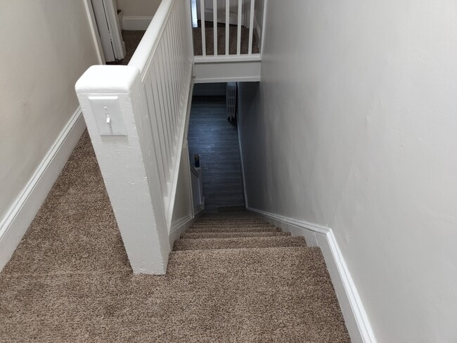 Building Photo - 547 Centre St