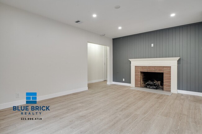 Building Photo - 5620 1/2 Radford Ave -