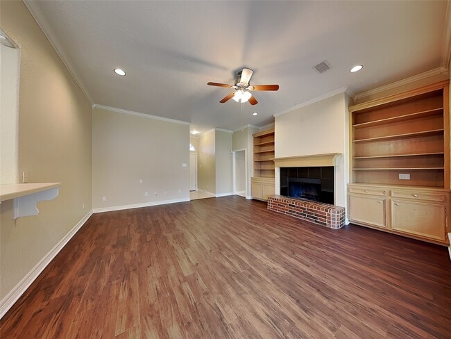 Building Photo - 2922 31st Ave N