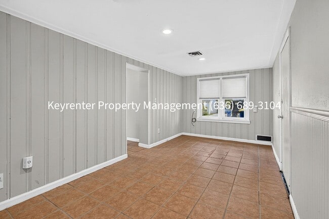 Building Photo - Fully Renovated 2BR/1BA Home for Rent