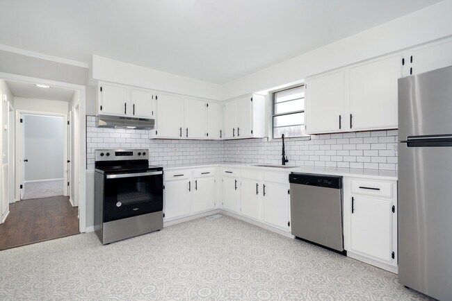 Building Photo - 200 Cedarmont Cir