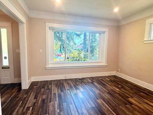 Building Photo - Beautifully Updated Craftsman in the Heart of North Tacoma