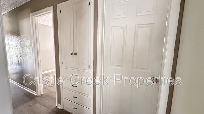 Building Photo - 1803 Fox Ave