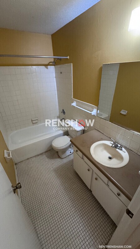 Building Photo - 3222 13 Colony Mall