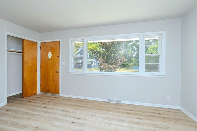 Building Photo - 1710 Burek Ave