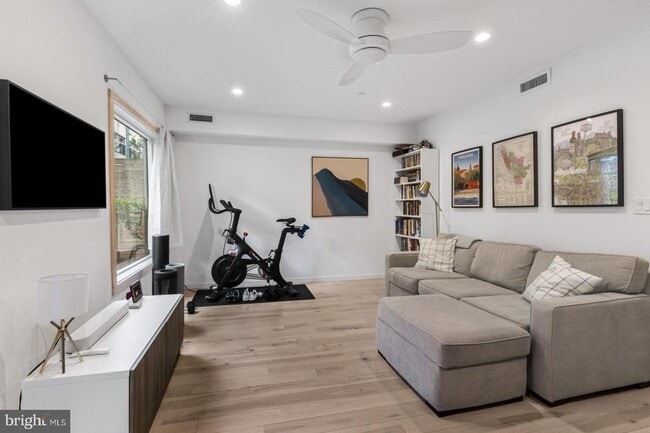 Building Photo - 1108 N Bodine St