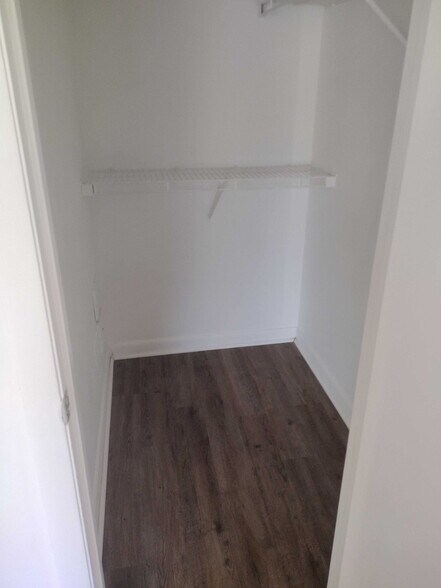 Walk in Closet - 1221 University Ct
