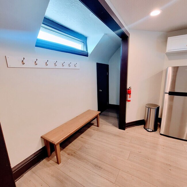 Building Photo - 623 E 100 S