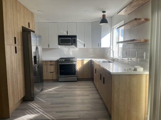 Building Photo - "Charming 4-Bedroom Coastal Retreat with 2 Baths"