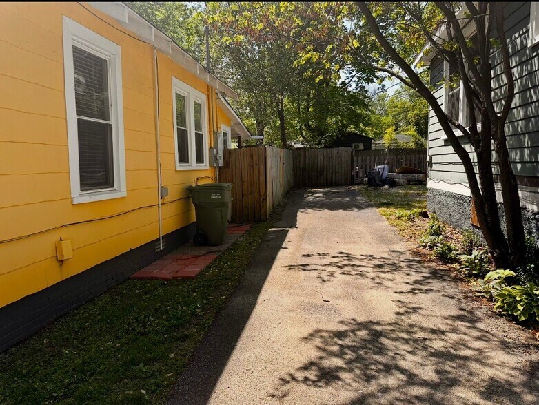 Building Photo - 1047 Fleece Pl