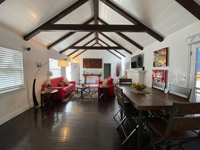 Building Photo - 920 N Beverly Glen Blvd