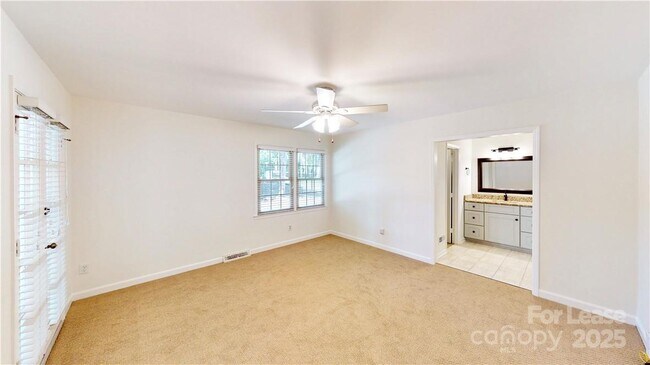 Building Photo - 6810 Rosemary Ln