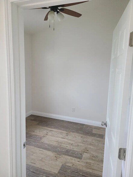 Building Photo - 1256 1/2 Rolland Curtis Pl