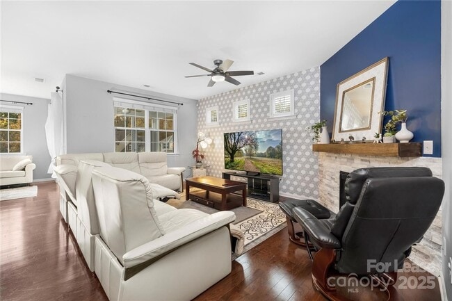 Building Photo - 5829 Dinsmore Ln