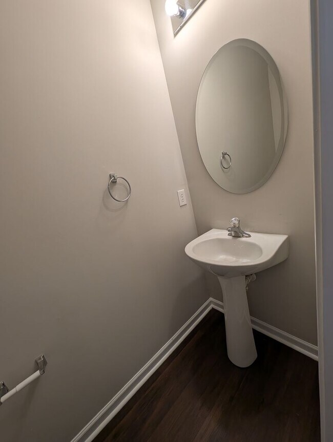 Building Photo - Cozy Townome located in the Old Stone Crossings community!