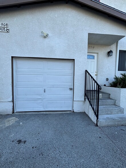Building Photo - 3910 Halldale Ave