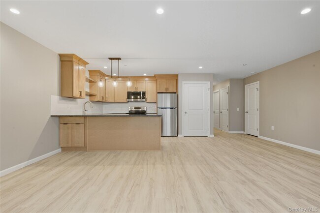 Building Photo - 71 N Main St