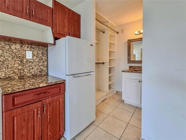 Building Photo - 7900 S Orange Blossom Trail