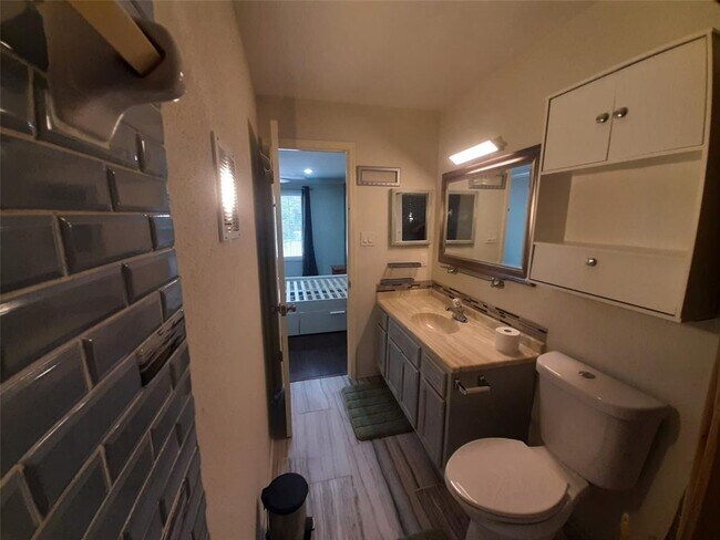 Building Photo - 9700 Leawood Blvd