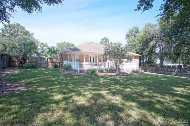 Building Photo - 5947 Grandview Dr