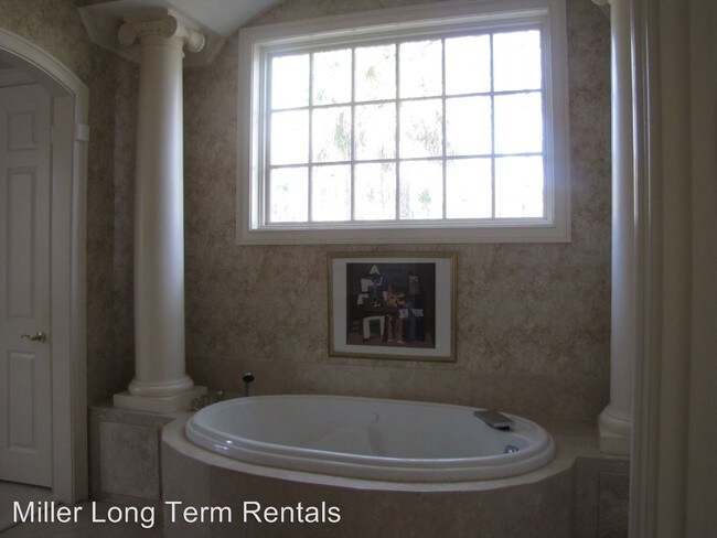 Building Photo - 4 br, 4.5 bath House - 22 Knightsbridge Lane