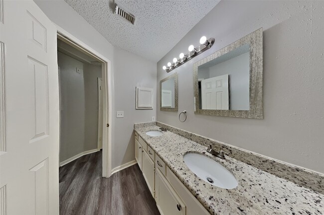 Building Photo - 8823 Stoney Bend Dr