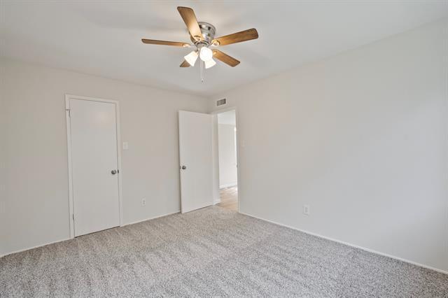 Building Photo - 3002 Lindbergh Dr