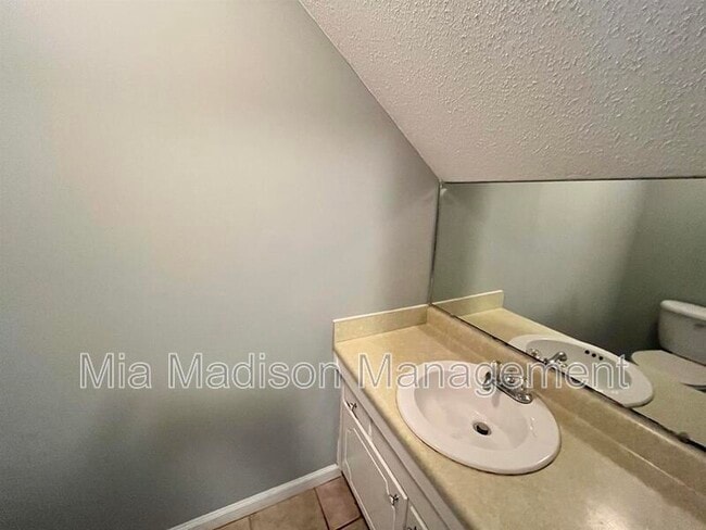 Building Photo - 527 Tibet Ave