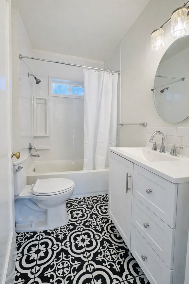 Building Photo - Charming Freshly Remodeled Home Steps from Kendall Yards & Centennial Trail