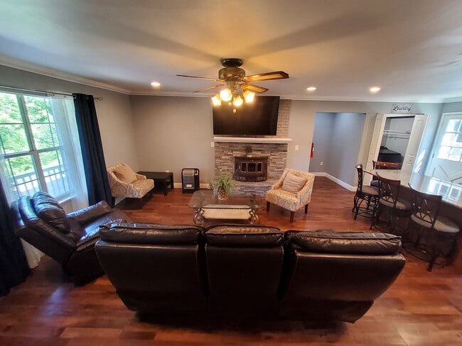 Building Photo - Sevierville 37862 - Showings begin July 11, 2026 - Fully Furnished! Long term or 3 Month Lease Co...
