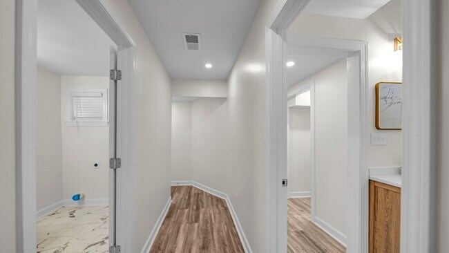 Building Photo - Newly Renovated Rental Home