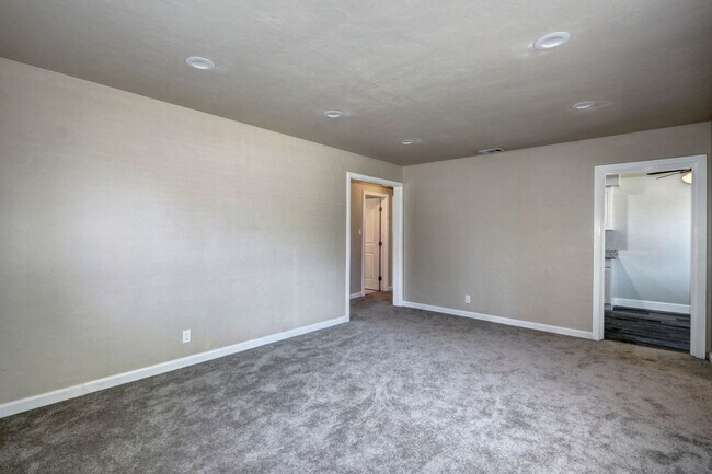 Building Photo - 5400-5402 Folsom Blvd