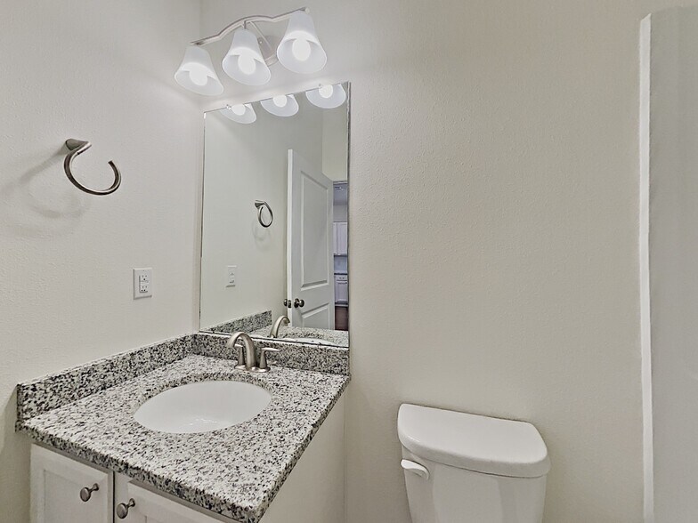 Building Photo - 921 Walden Pond Dr