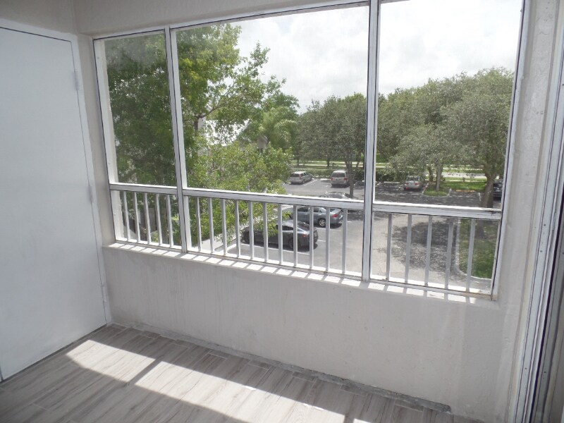 Building Photo - 2803 N Oakland Forest Dr
