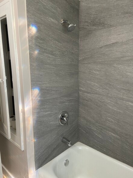 Building Photo - 7532 Jefferson Ave