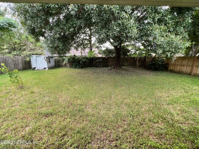 Building Photo - Great location