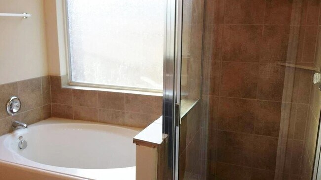 Building Photo - 13413 Raintree Dr