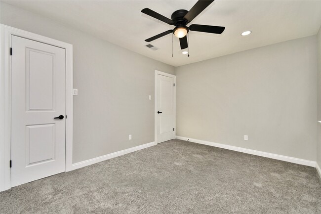 Building Photo - 2035 Round Spring Dr