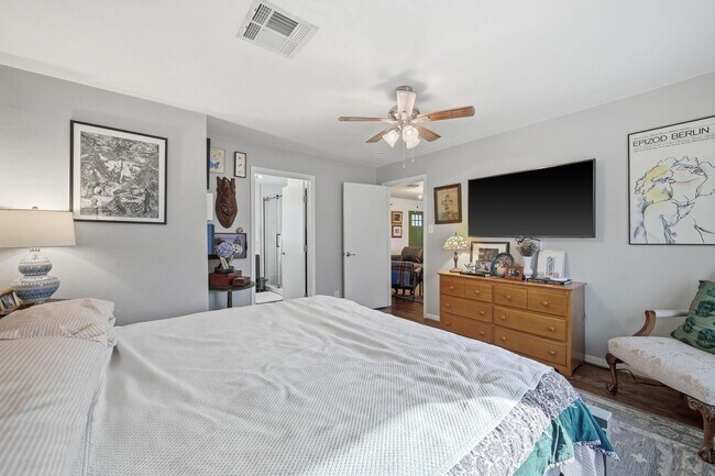 Building Photo - Charming 3/2/2 in Midway Hollow Coming Soon