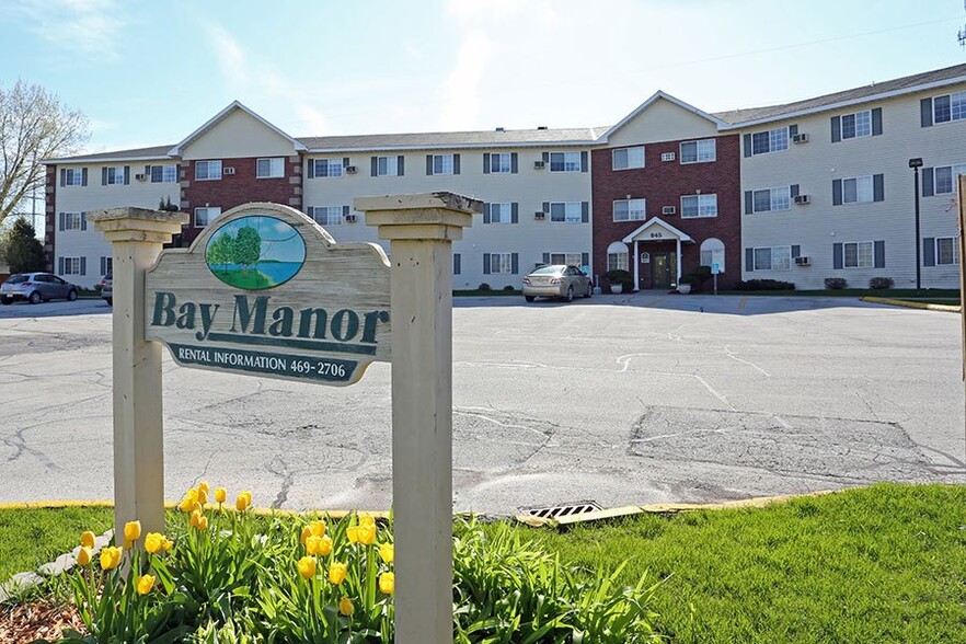 Building Photo - BAY MANOR APARTMENTS