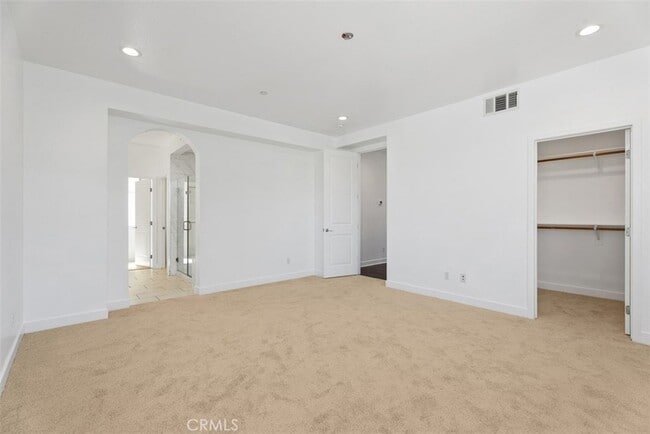 Building Photo - 123 Interval