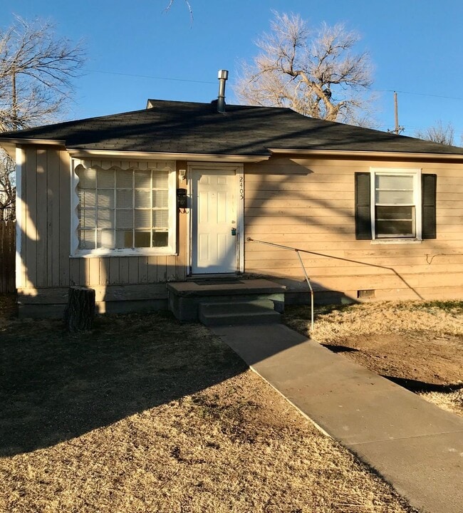 Building Photo - 2 Bedroom, 1 Bathroom Home in North Amarillo!